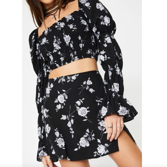 Urban Outfitters UO Motel Velina White Rose Black Puff Sleeve Top - Picture 1 of 6